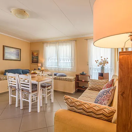 בית נופש Alexander's *